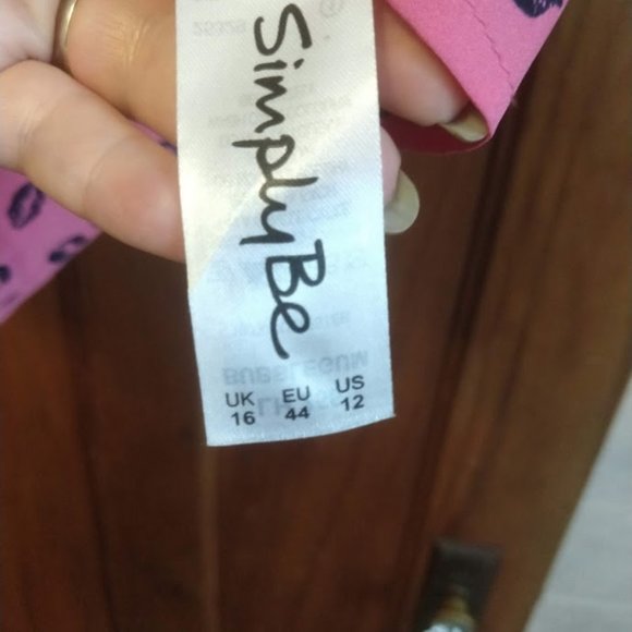 Simply be Lip print button down top - Picture 5 of 6